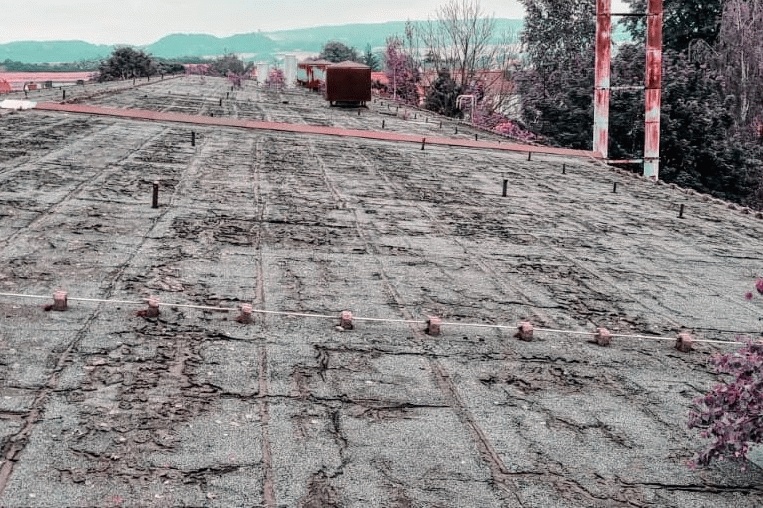 Asbest Dach Sanierung TRGS 519 Trapezblechdach Sandwichblech Dachfläche